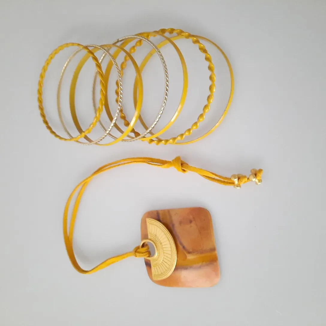 Ensemble ethnique chic pendentif bois/métal et 7 bracelets métal